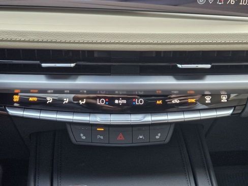 Used 2024 Cadillac XT4 Luxury w/ Cold Weather Package FWD image 20