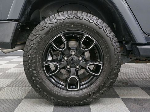 Used 2017 Jeep Wrangler Unlimited Sahara AWD/4WD image 18
