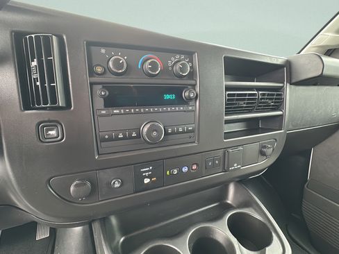 Used 2025 Chevrolet Express 3500 LT w/ LT Preferred Equipment Group RWD image 17