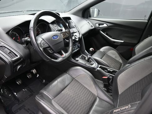 Used 2016 Ford Focus ST w/ Equipment Group 401A image 12