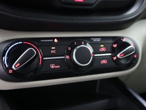 Used 2021 Kia Soul LX FWD image 18