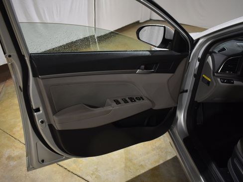 Used 2018 Hyundai Elantra SEL image 13