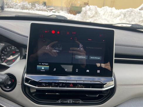 Certified 2024 Jeep Compass Limited image 30