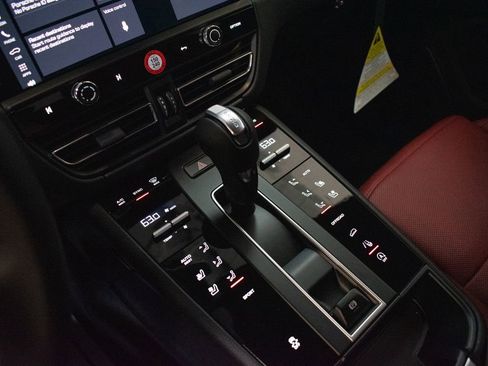 New 2026 Porsche Macan image 31