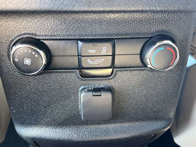 Used 2018 Ford Explorer XLT FWD image 32