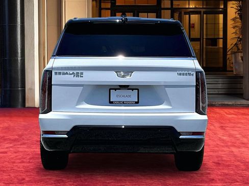New 2026 Cadillac Escalade IQL Luxury w/ LPO, Floor Liner Package AWD/4WD image 5