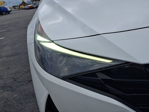 Used 2021 Hyundai Elantra SEL w/ Convenience Package image 9