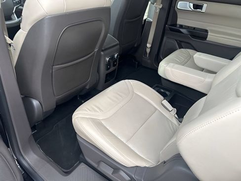 Used 2020 Ford Explorer Platinum w/ Premium Technology Package AWD/4WD image 22