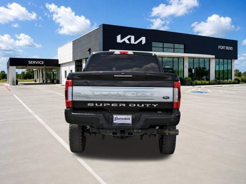 Used 2018 Ford F250 Platinum w/ Platinum Ultimate Package AWD/4WD image 6