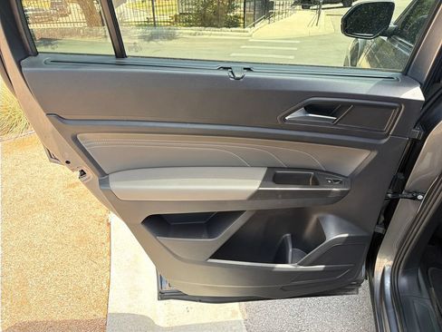 Used 2023 Volkswagen Atlas SE FWD image 32