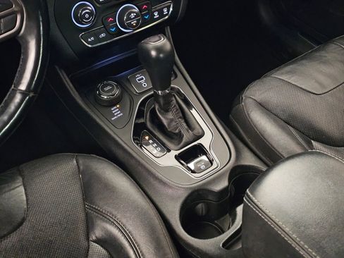 Used 2020 Jeep Cherokee Limited image 18