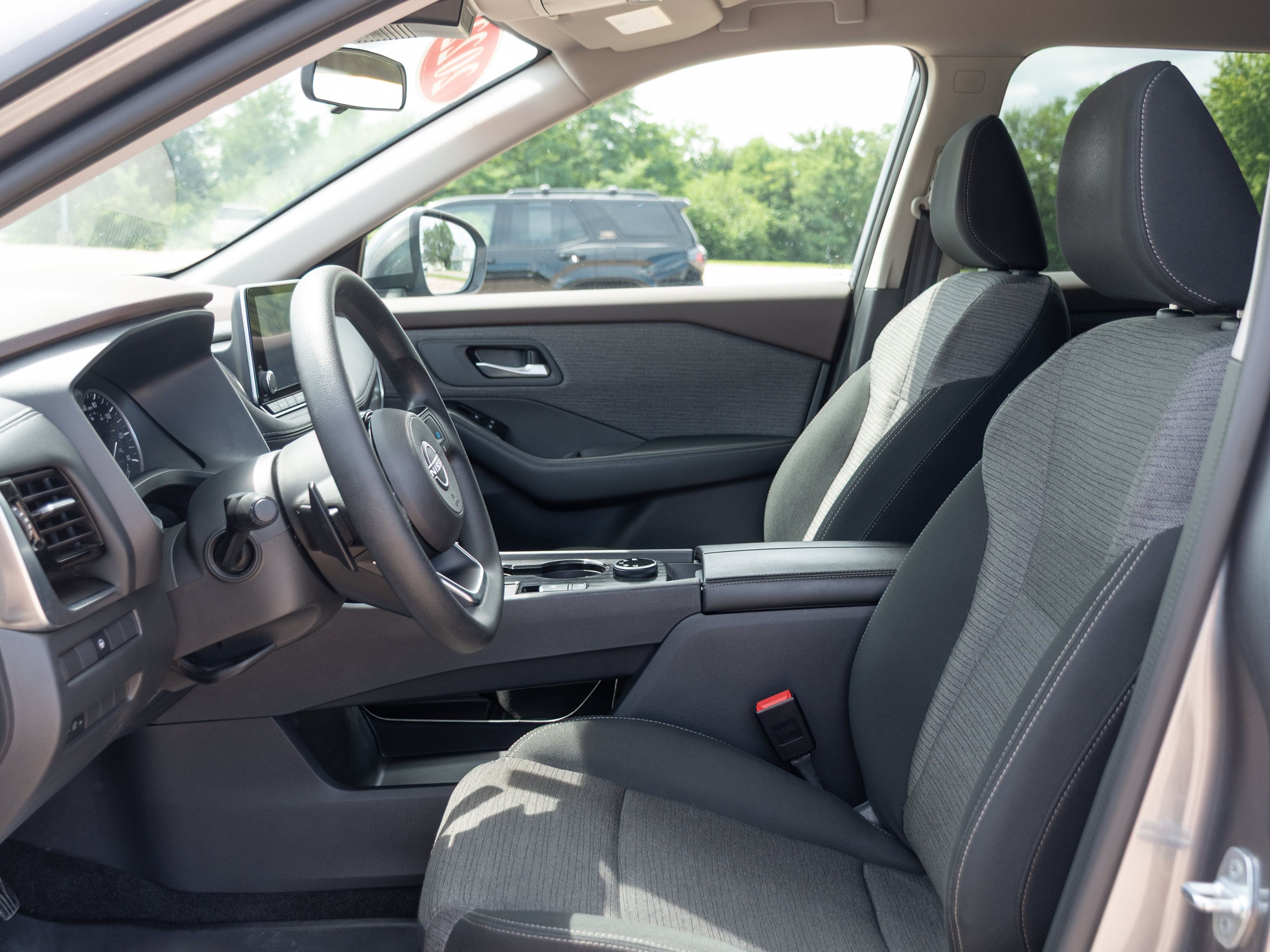 Used 2022 Nissan Rogue SV AWD/4WD image 8
