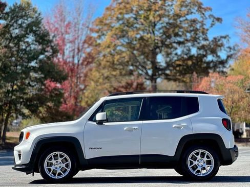 Used 2019 Jeep Renegade Latitude w/ UConnect 8.4 Nav Group image 9