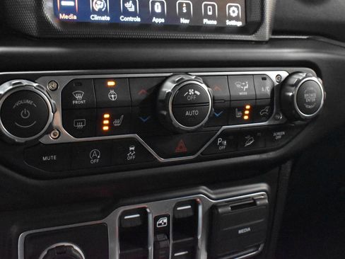 Used 2021 Jeep Wrangler Unlimited Sahara image 18