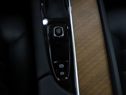 Used 2022 Volvo XC90 T6 Momentum w/ Advanced Package image 26