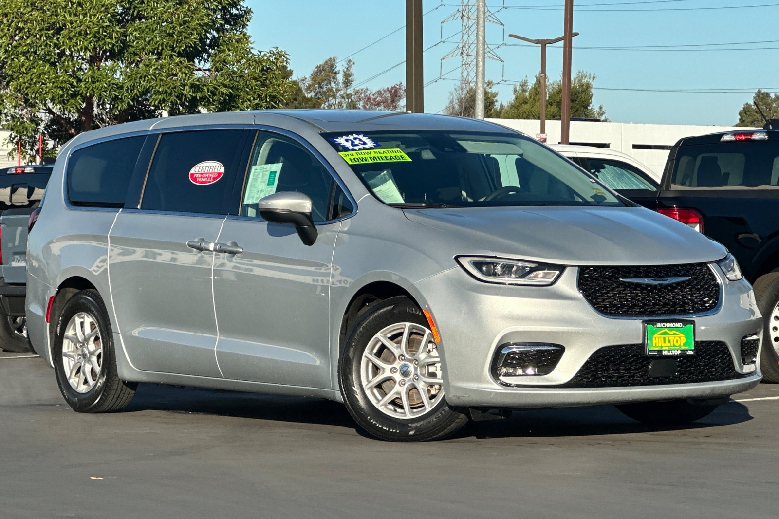 Certified 2023 Chrysler Pacifica Touring-L FWD image 2