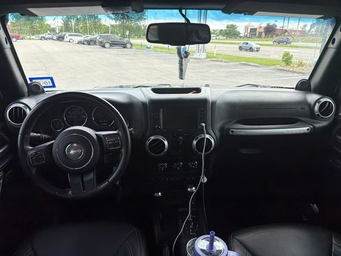 Used 2014 Jeep Wrangler Unlimited Rubicon w/ Connectivity Group AWD/4WD image 5