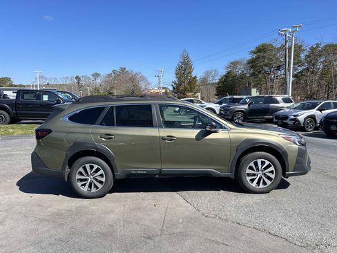Used 2025 Subaru Outback Premium AWD/4WD image 2