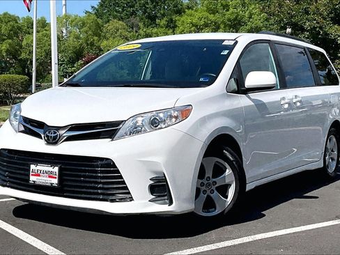 Used 2019 Toyota Sienna LE FWD image 1