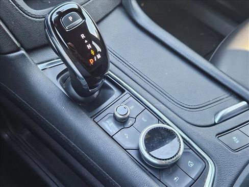 Used 2023 Cadillac XT6 Luxury image 23