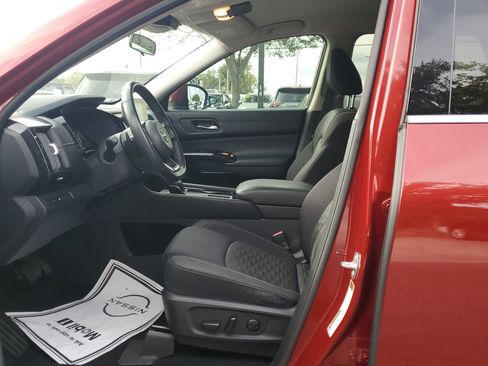 Used 2022 Nissan Pathfinder SV image 19