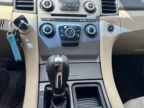 Used 2016 Ford Taurus SE FWD image 19