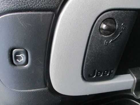 Used 2014 Jeep Cherokee Trailhawk w/ Technology Group AWD/4WD image 26