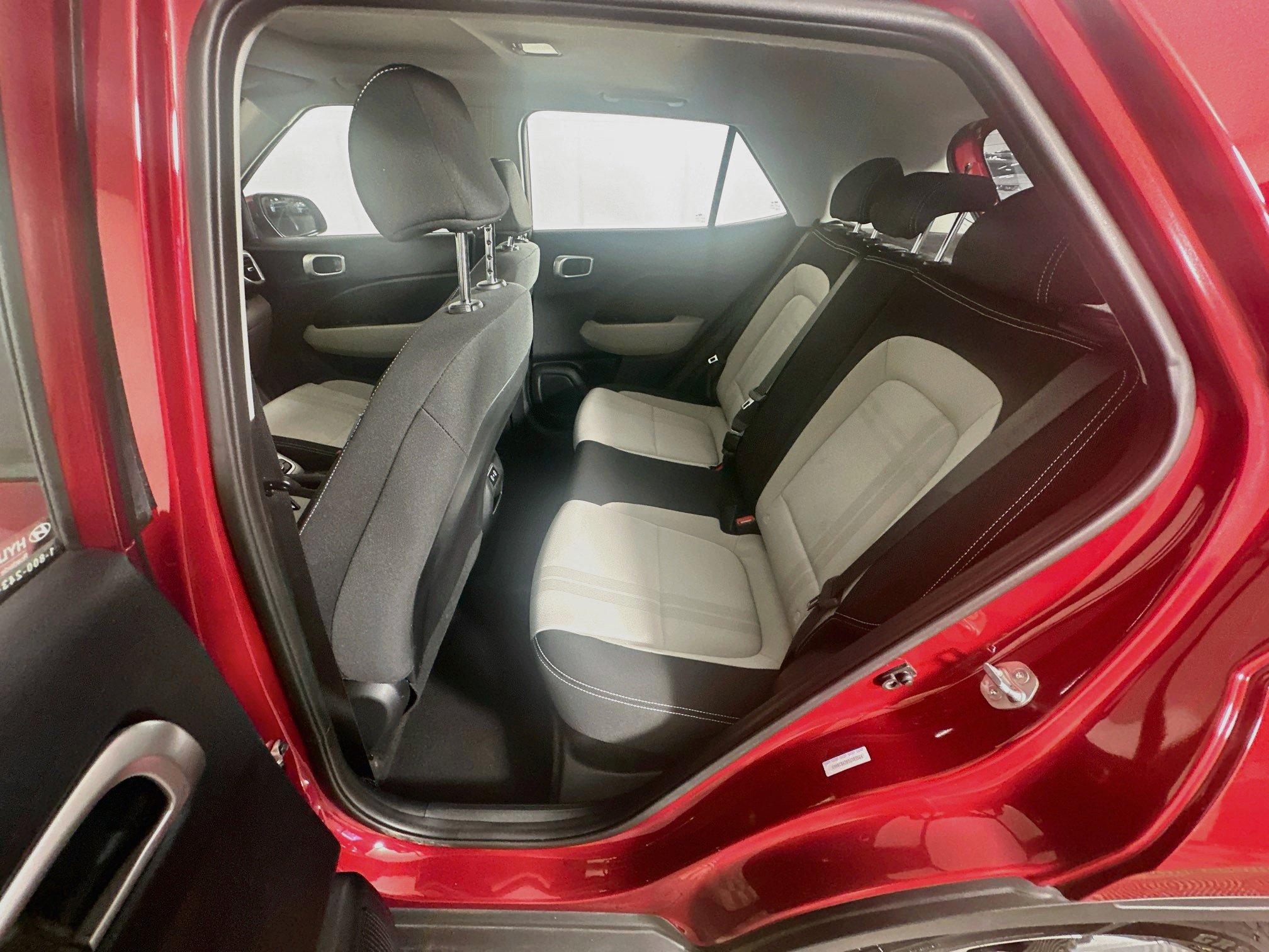 Used 2025 Hyundai Venue SEL FWD image 26