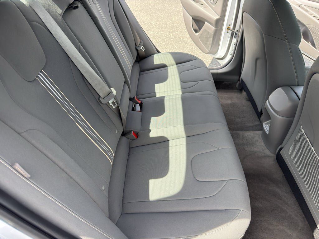 Used 2025 Hyundai Elantra SEL FWD image 24