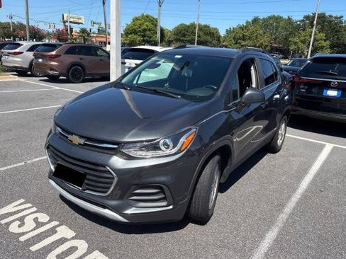 Used 2018 Chevrolet Trax LT w/ LT Convenience Package FWD image 2