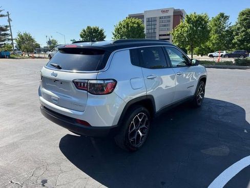Used 2025 Jeep Compass Limited AWD/4WD image 8