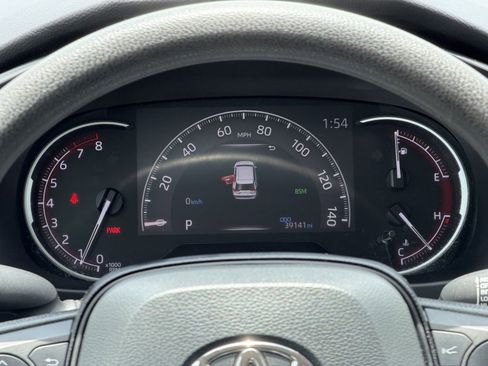 Used 2025 Toyota RAV4 XLE FWD image 16