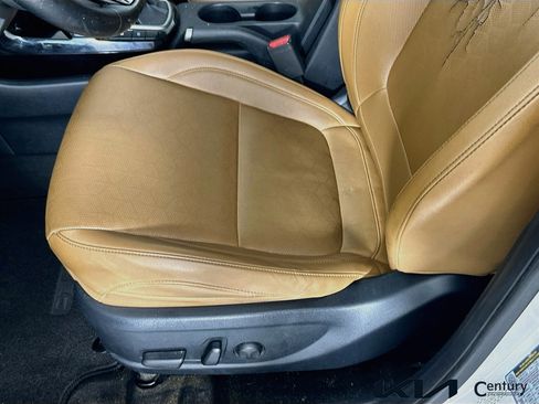 Certified 2024 Kia Seltos EX FWD image 19