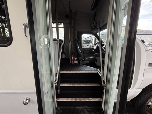 Used 2009 Ford E-450 and Econoline 450 RWD image 18