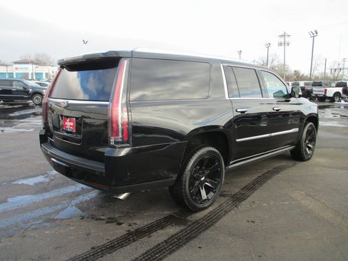 Used 2019 Cadillac Escalade ESV Premium Luxury image 3