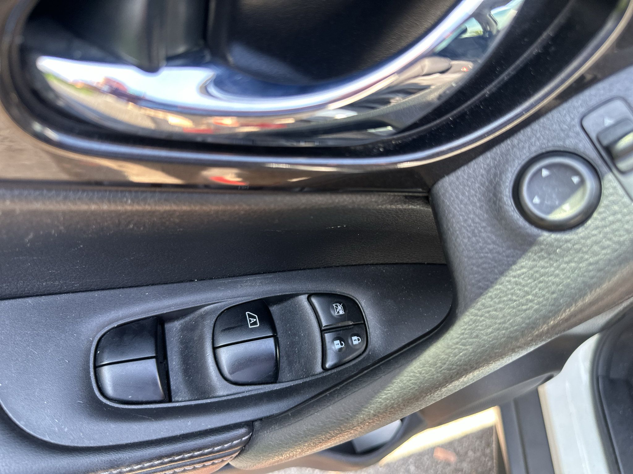Used 2017 Nissan Rogue S AWD/4WD image 20