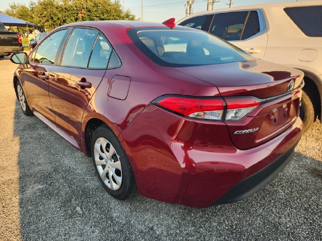 Used 2025 Toyota Corolla LE FWD image 4