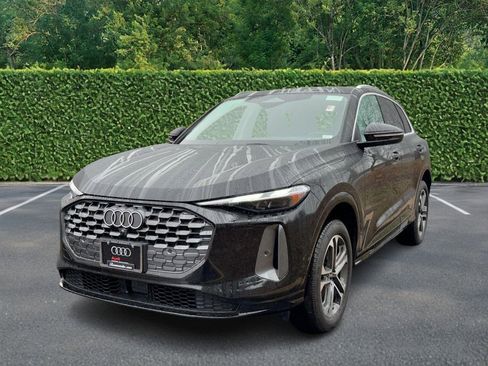 Used 2025 Audi Q5 Premium w/ Convenience Package image 6