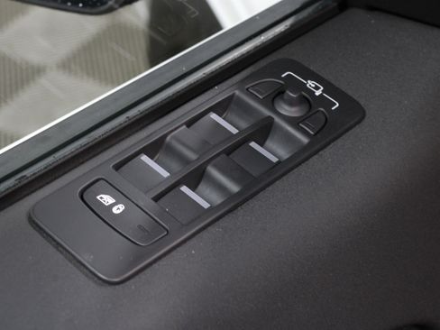 Used 2024 Land Rover Discovery Sport S image 7