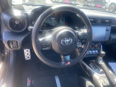 Used 2024 Toyota GR86 Premium image 15