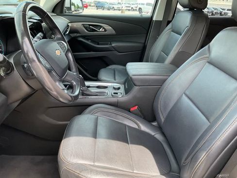 Used 2019 Chevrolet Traverse LT FWD image 3