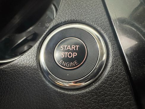 Used 2020 Nissan Rogue SV image 17