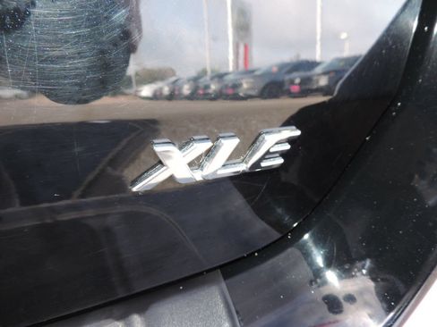 Used 2019 Toyota Sienna XLE w/ XLE Navigation Package FWD image 20