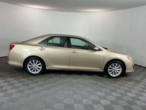 Used 2012 Toyota Camry XLE w/ Leather Pkg FWD image 4