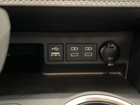 Used 2024 Toyota Highlander XLE image 30