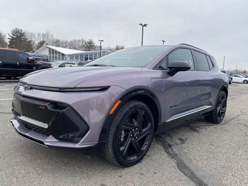 Used 2024 Chevrolet Equinox EV RS image 3