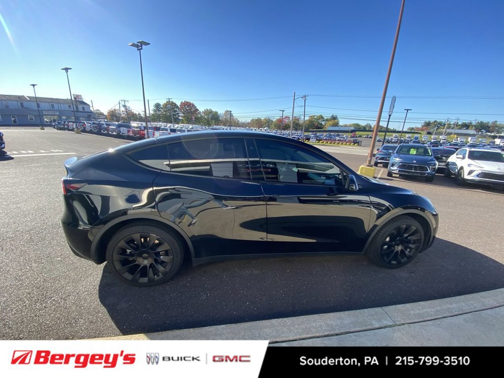 Used 2023 Tesla Model Y Long Range AWD/4WD image 4