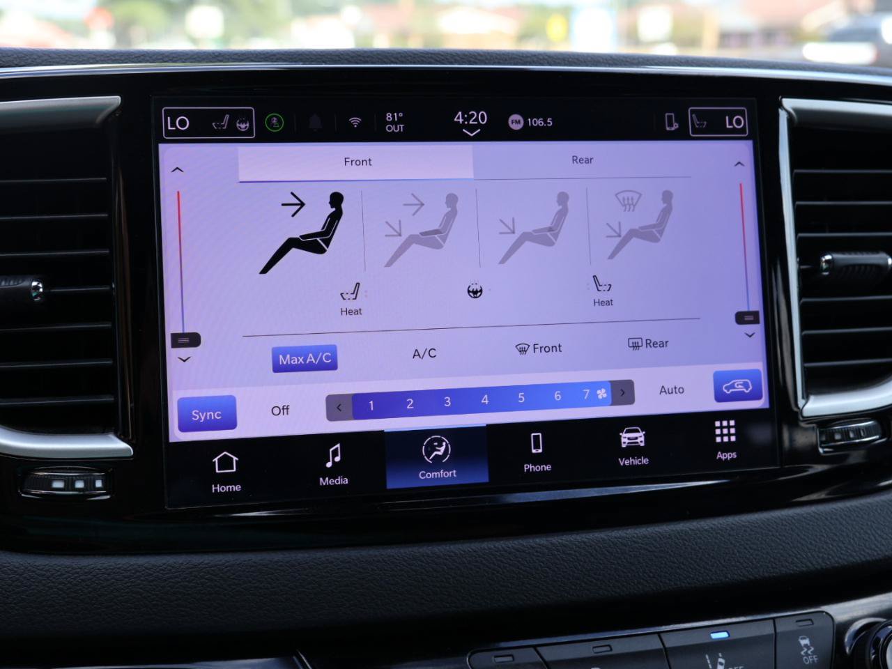Used 2023 Chrysler Pacifica Touring-L FWD image 12