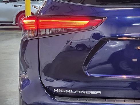 Used 2022 Toyota Highlander Limited FWD image 20