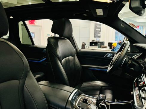 Used 2020 BMW X5 M50i image 22
